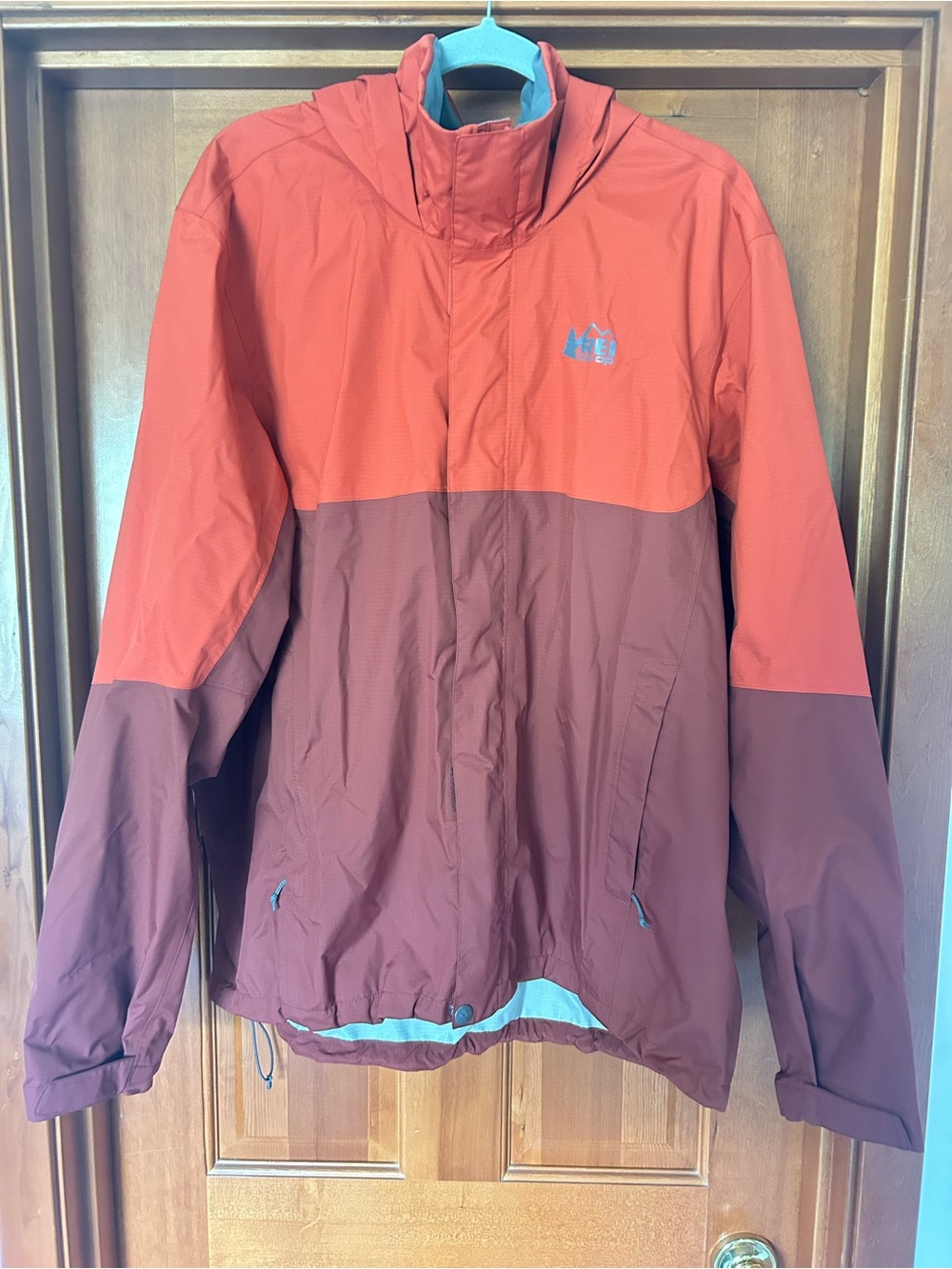 REI Mens - Two Tone - Burgundy and Orange Hooded Raincoat. Excellent condition.